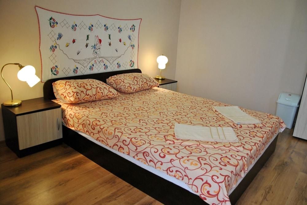 10 Coins Hostel & Tours Софія Екстер'єр фото