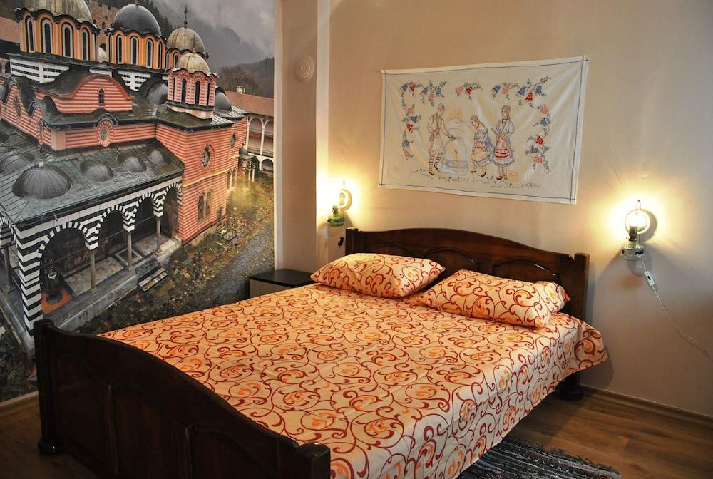 10 Coins Hostel & Tours Софія Екстер'єр фото