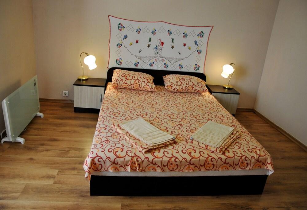 10 Coins Hostel & Tours Софія Екстер'єр фото