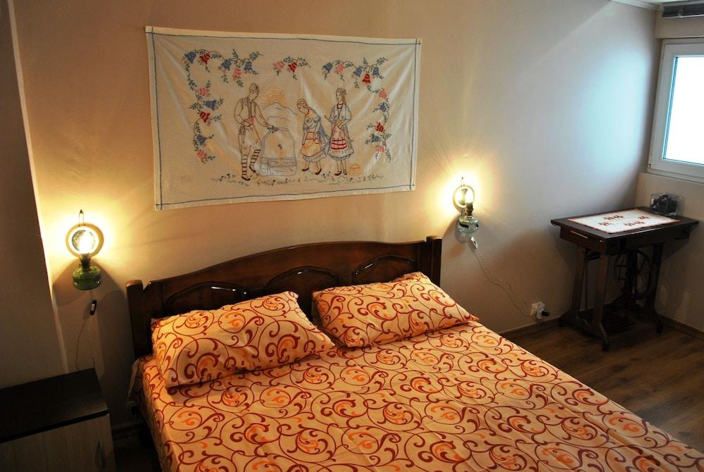 10 Coins Hostel & Tours Софія Екстер'єр фото