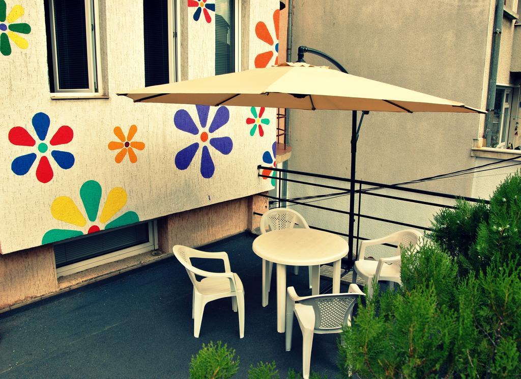 10 Coins Hostel & Tours Софія Екстер'єр фото